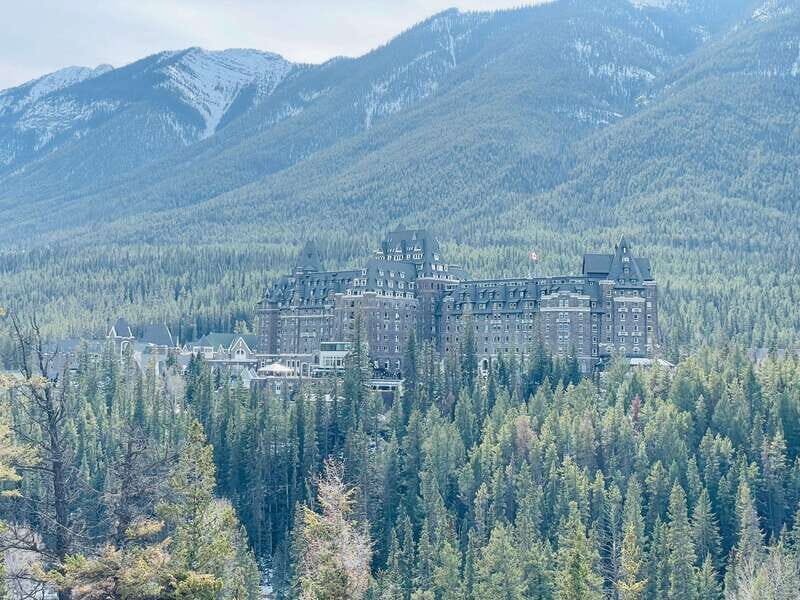 From Calgary: Banff, Moraine Lake and Lake Louise Tour - FAQ