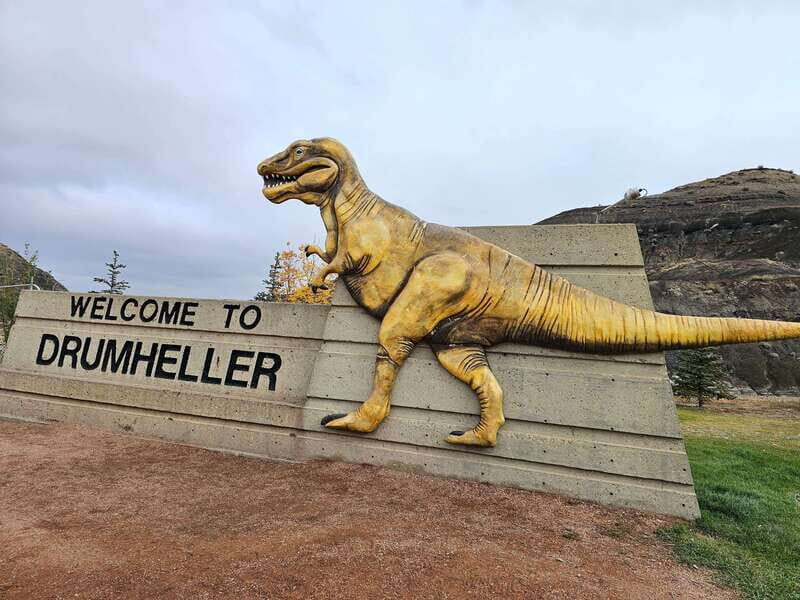 From Calgary: Drumheller Private Tour, Full day sightseeing - Discovering Alberta’s Badlands and Dinosaur Heritage