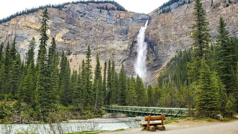 From Calgary: Moraine & Louise Lake, Banff & Falls Day Trip - The Experience According to Reviews