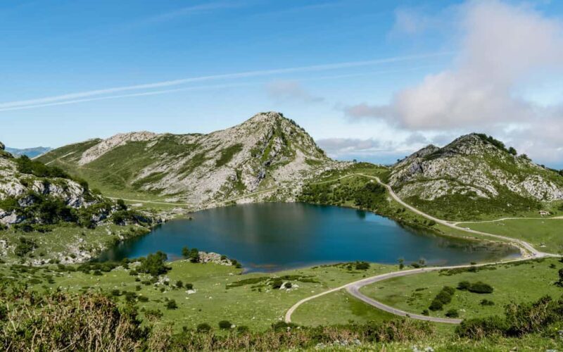 From Cangas de Onís: Lakes of Covadonga and Bulnes by funicular - The Sum Up