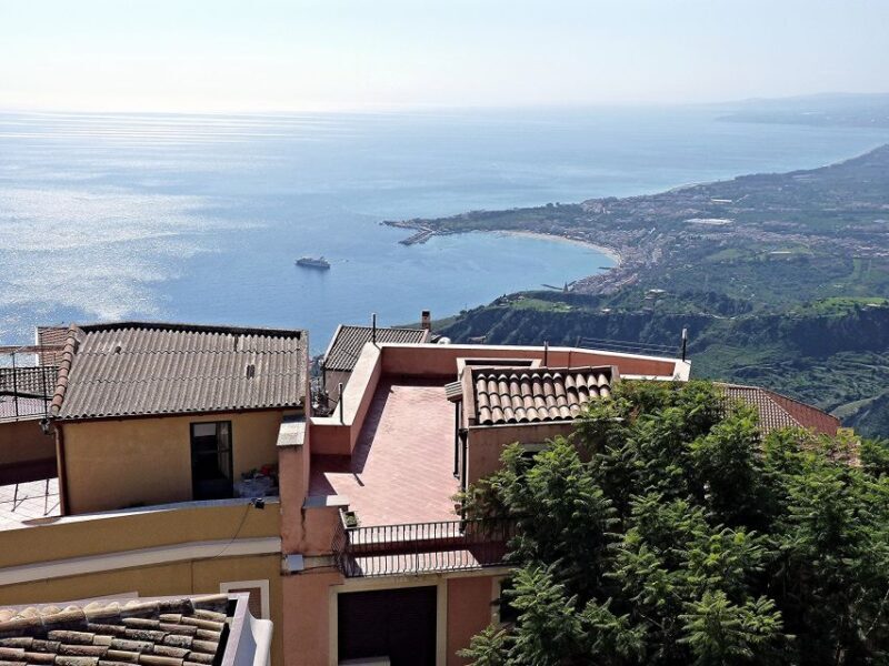 From Catania: White Lotus tour Taormina, Castelmola & Naxos - Key Points