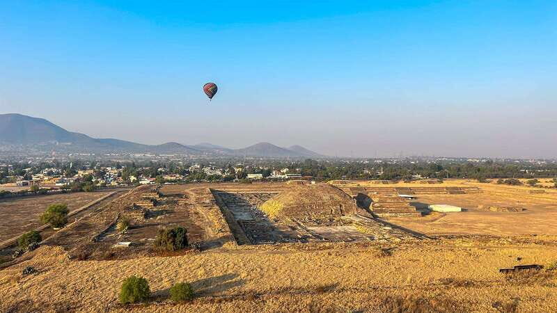 From CDMX: Hot air balloon ride, guided visits to Teotihuacan and Guadalupe - The Experience in Detail