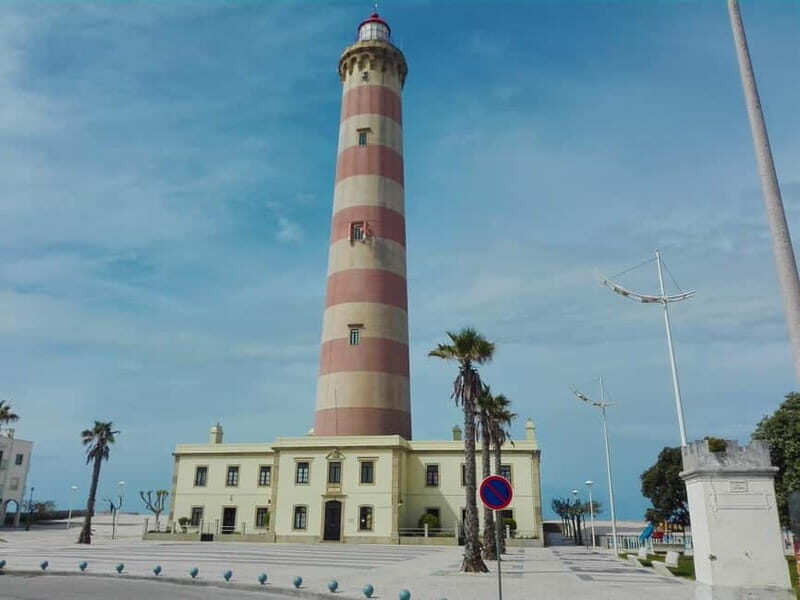 From Coimbra: Tour to Aveiro, Costa Nova beach and Moliceiro boat - FAQs