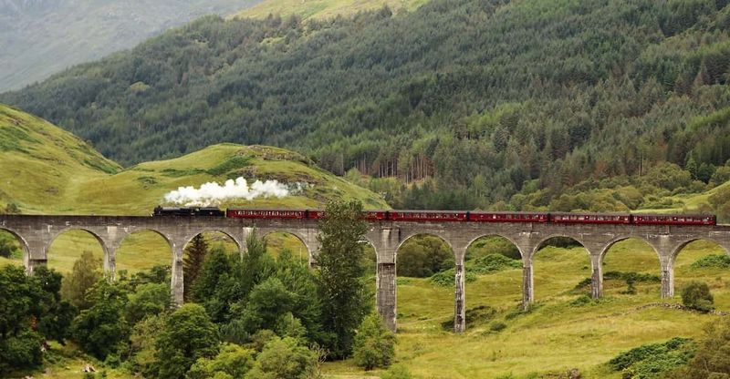 Edinburgh: Glenfinnan Viaduct, Glencoe & Fort William - Pitlochry: 30 minutes of Highland town time