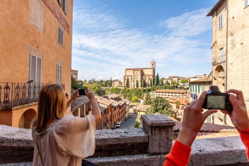 Florence: Siena, San Gimignano & Monteriggioni with Tasting - Walking-Time Reality in Siena