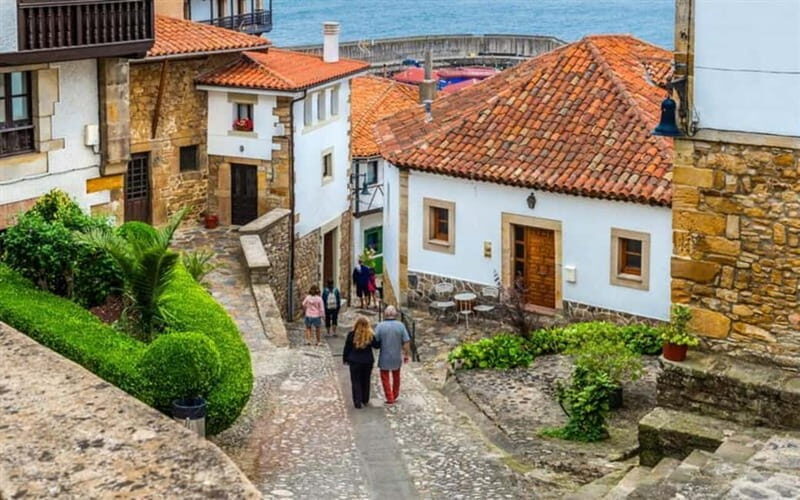 From Gijón: Covadonga Lakes, Cangas de Onís and Lastres - Who Will Love This Tour?