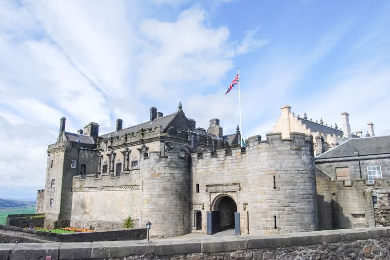 From Glasgow: Loch Lomond, Trossachs & Stirling Castle Tour - The real value: the live guide and the pacing