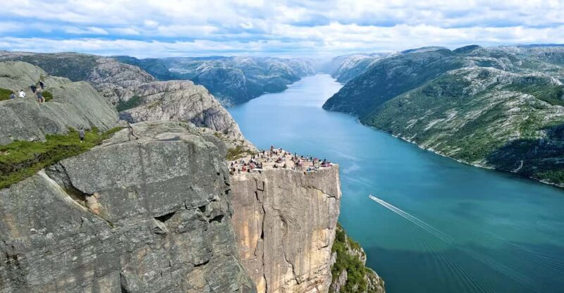 From Haugsund: Preikestolen (Pulpit Rock) Guided Day Trip - The Experience: What Travelers Say