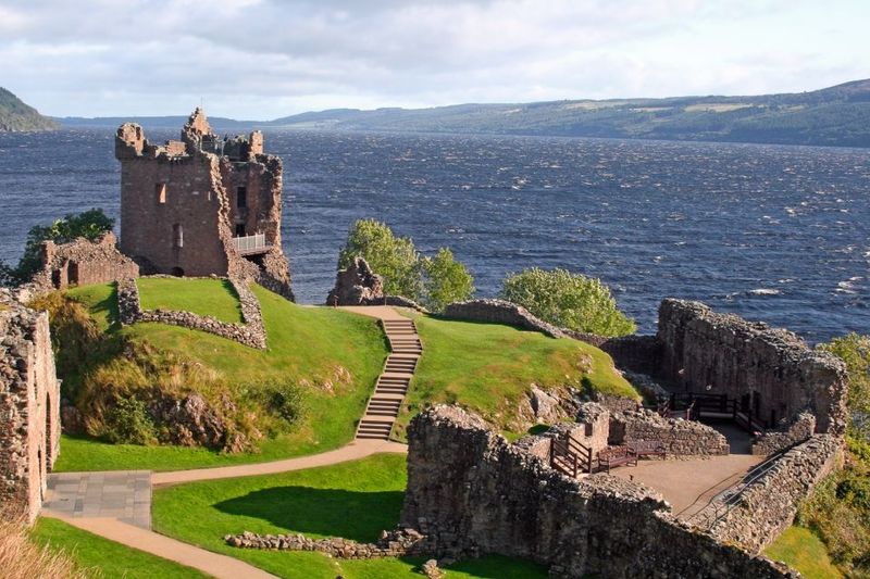 From Inverness: Loch Ness Cruise and Urquhart Castle - Food and drink: what’s on the boat vs. what you buy