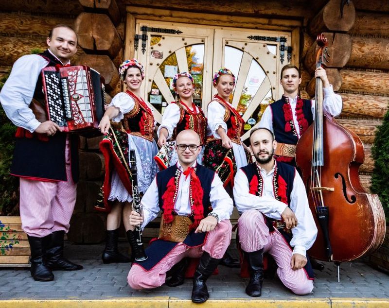 From Krakow: Polish Folk Show with All-You-Can-Eat Dinner - Unlimited Beer and Wine: Included Drinks That Change the Value