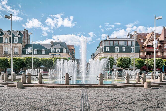 From Le Havre Breathtaking Honfleur and Deauville Shore Excursion - Exploring Honfleur