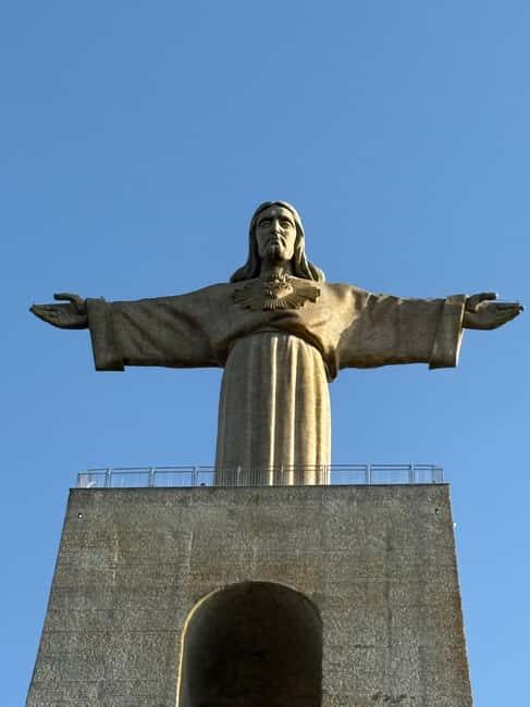 From Lisbon: Amazing Full-Day Tour with Boat Ride - Cristo Rei Viewpoint and Seixal Bay