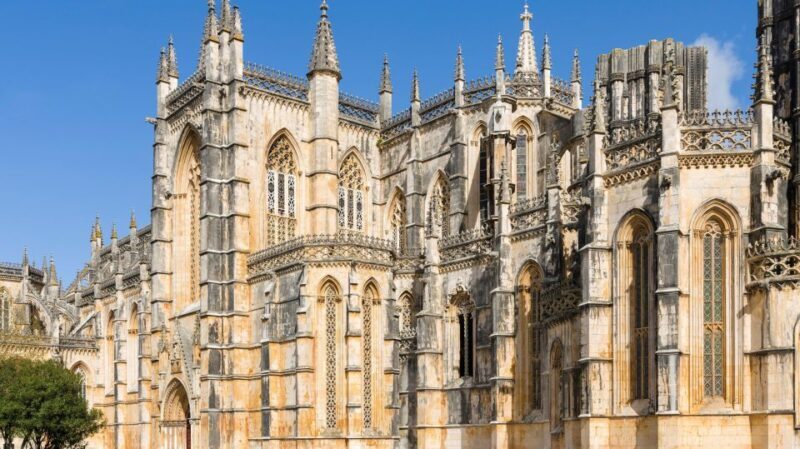 From Lisbon: Big Waves Nazaré, Óbidos & Batalha - An In-depth Look at the Tour Experience