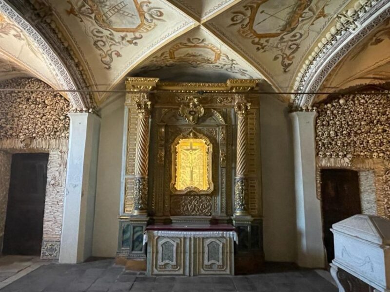 From Lisbon: Évora, Chapel of Bones, & Roman Temple Tour - Exploring Évora: A Walled City Steeped in History