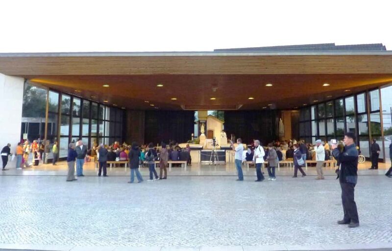 From Lisbon: Óbidos, Nazaré, and Fátima Day Trip - Nazaré: Not Just Waves, but a Characterful Village