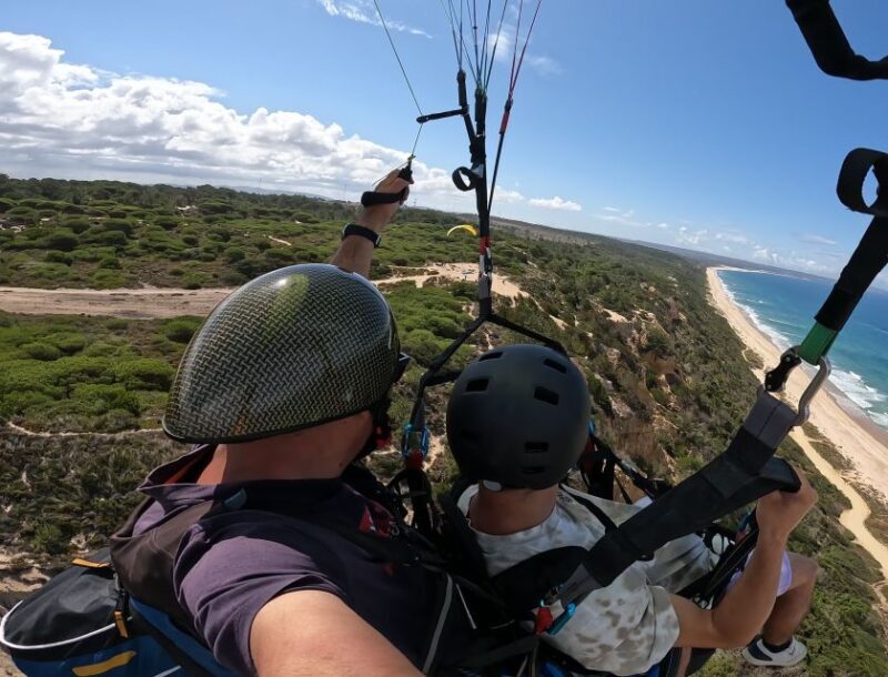 From Lisbon: Paragliding Pack (Flight+Video+Transportation) - FAQs