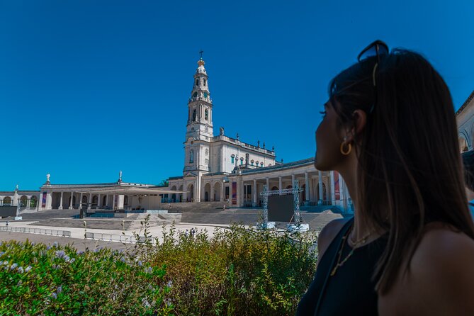 From Lisbon: Small Group to Pena Palace, Nazaré & Fátima - Where you start: meeting point and pickup reality
