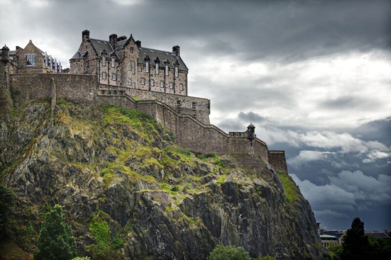 From London: Day Trip to Edinburgh by Rail with Castle Entry - Arriving in Edinburgh: First Impressions