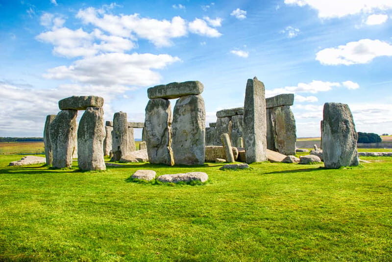 From London: Stonehenge and Bath Full-Day Tour with Guide - The Guide and Group Experience
