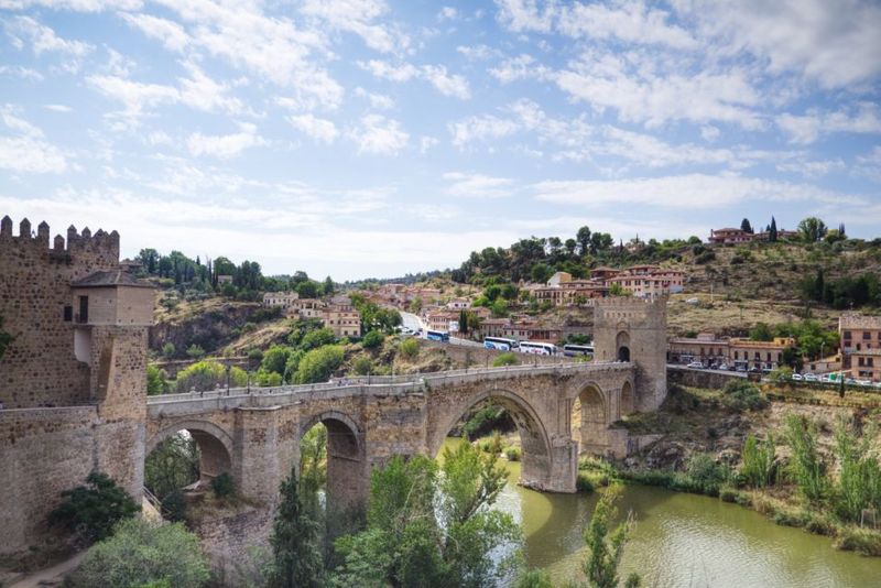 From Madrid: Toledo Guided Day Trip - The 1-Hour Guided Walking Tour: Getting Oriented Fast
