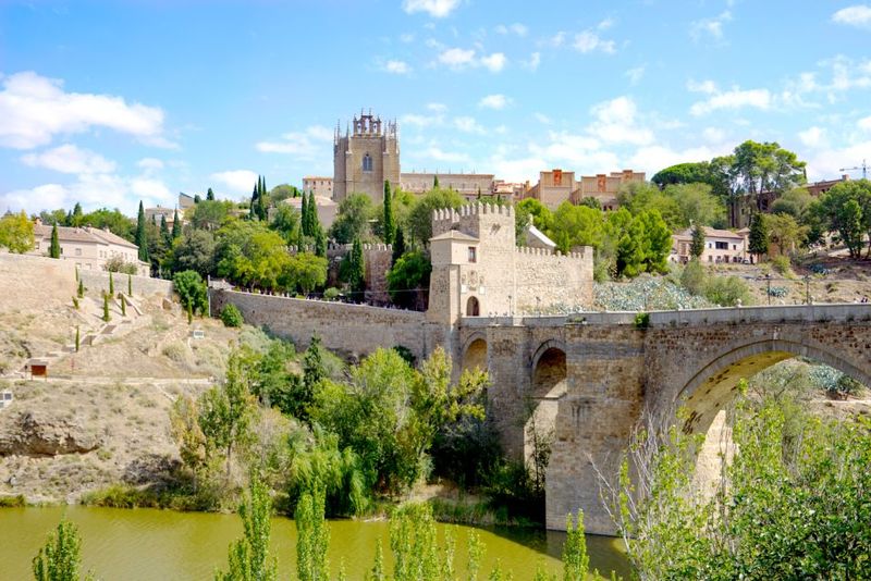 From Madrid: Toledo Guided Day Trip - Language Matters: English and Spanish Guides