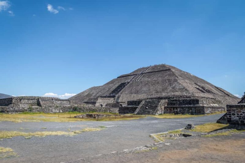 From Mexico City: 1-day tour of the Basilica of Guadalupe and Teotihuacan - From Mexico City: 1-day tour of the Basilica of Guadalupe and Teotihuacan