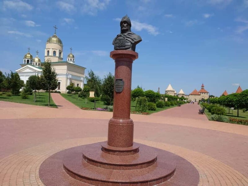 from Moldova:Tour to Soviet Transnistria with Cognac - Who Is This Tour Best For?