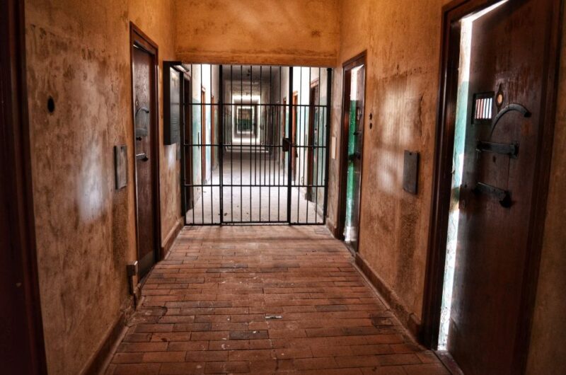 From Munich: Dachau Memorial Site Tour in Spanish - Key Points