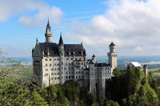 From Munich: Neuschwanstein Castle and Linderhof Private Tour - Key Points
