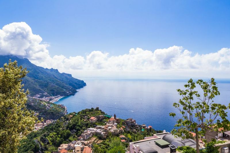 From Naples: Boat Tour of Amalfi, Positano and Ravello - Drinks onboard and the small comfort wins