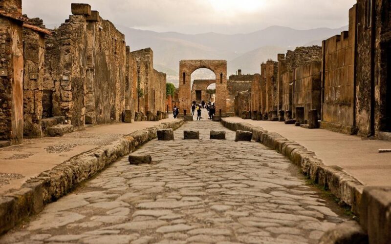 From Naples: Private tour Vesuvius, Herculaneum and Pompeii - The Practicalities: Transportation, Timing, and Group Size