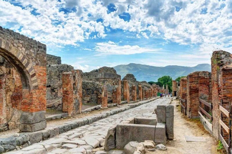 From Naples: Ruins of Pompeii with Archaeologist - The Experience: Pros and Cons