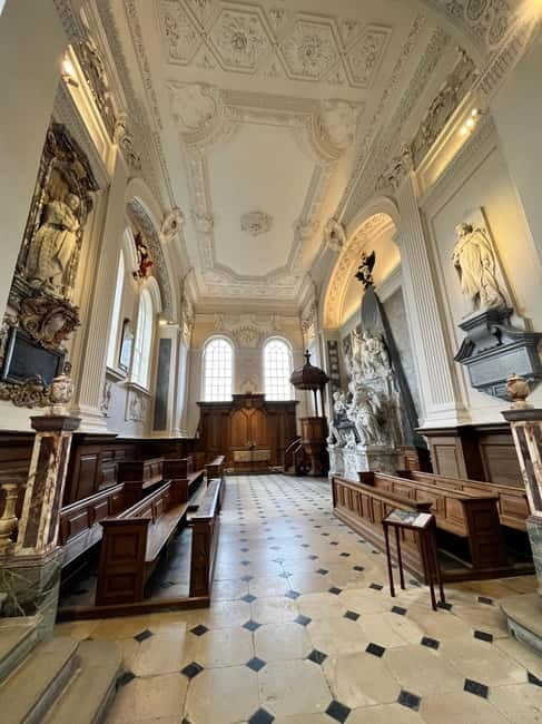 From Oxford: Churchill Tour to Blenheim Palace & his grave. - Key Points