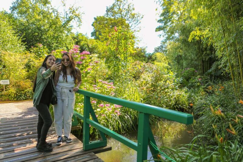 From Paris: Giverny Day Trip with Audio Guide or Live Guide - The Experience at a Glance
