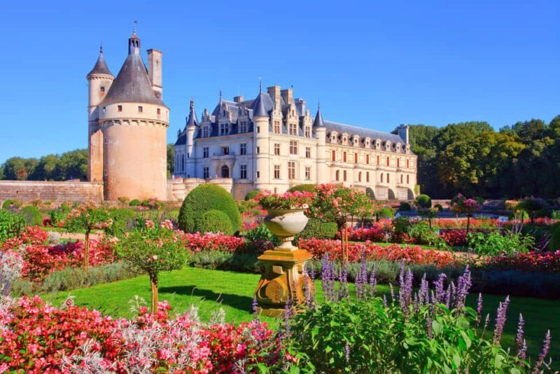 From Paris: Loire Valley Castles Day Trip With Wine Tasting - The Castles & Towns: Highlights & Realities