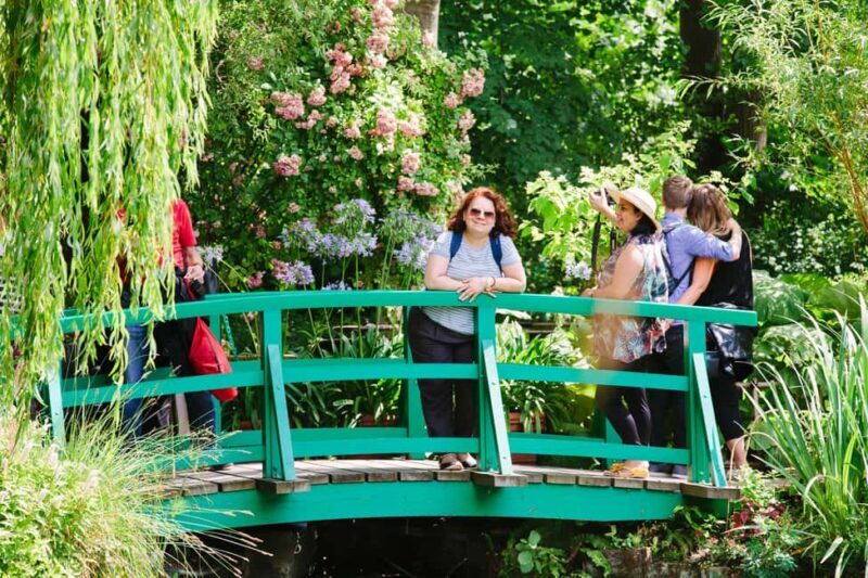 From Paris: Monet Garden & Giverny Bike Tour and Picnic Stop - The Picnic and Relaxed Atmosphere