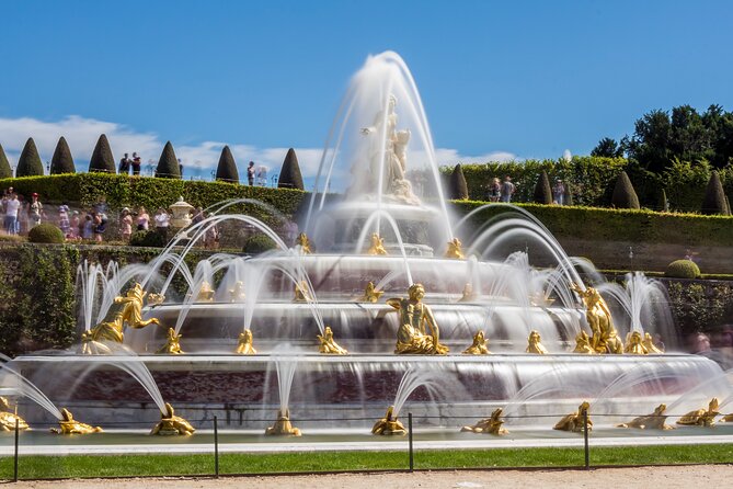 From Paris: Versailles Palace Live Tour with Gardens Access - The Quality of the Guides