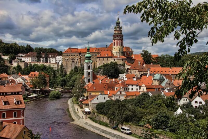 From Prague: eský Krumlov Full-Day Tour with Pickup - Transportation and Group Size