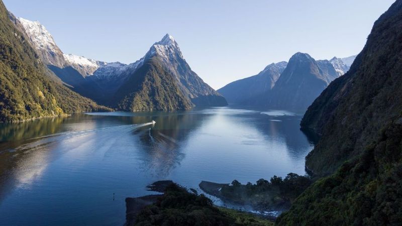 From Queenstown: Milford Sound Cruise and Coach Day Tour - Lake Wakatipu to Te Anau: scenery and a breather that matters