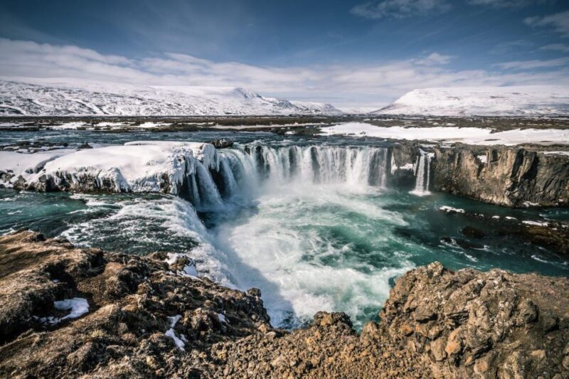 From Reykjavik: 6-Day Icelandic Ring Road Tour - What the Guides Bring to the Table