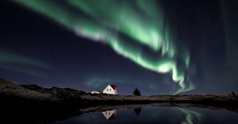 From Reykjavik: Northern Lights Tour with Hot Cocoa & Photos - Key Points