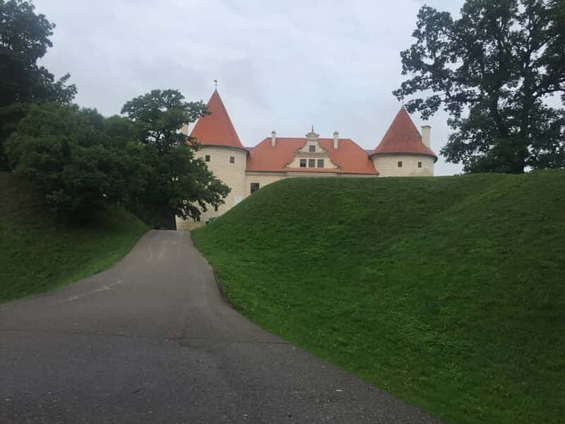 From Riga: Vilnius One-Way Tour with Sightseeing Stops - The Itinerary and What You Can Expect