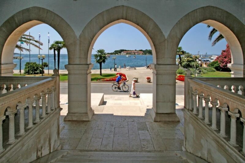 From Rovinj: Rovinj, Motovun and Gronjan Day Tour - Goznjan to Motovun: The Scenic Drive