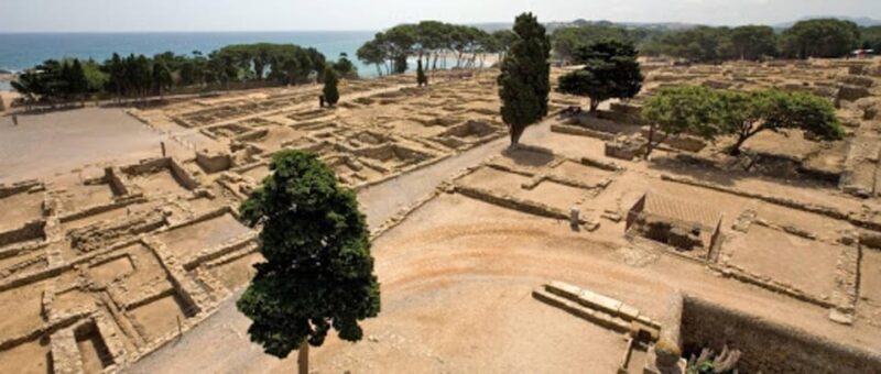 From Salou: Tour Poblet, Wines & Sitges - Exploring the Highlights of the Tour