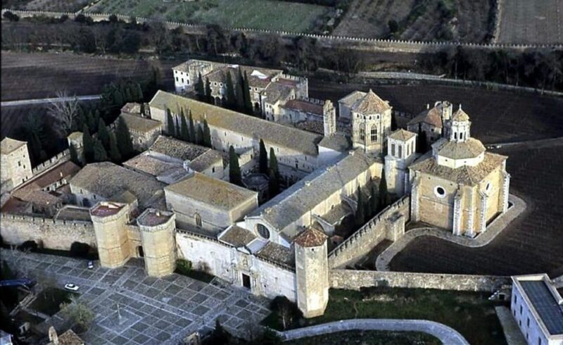 From Salou: Tour Poblet, Wines & Sitges - How It Feels in Practice