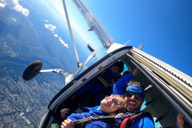 From Sydney: Tandem Skydive Experience over Wollongong Beach - What the Reviews Say