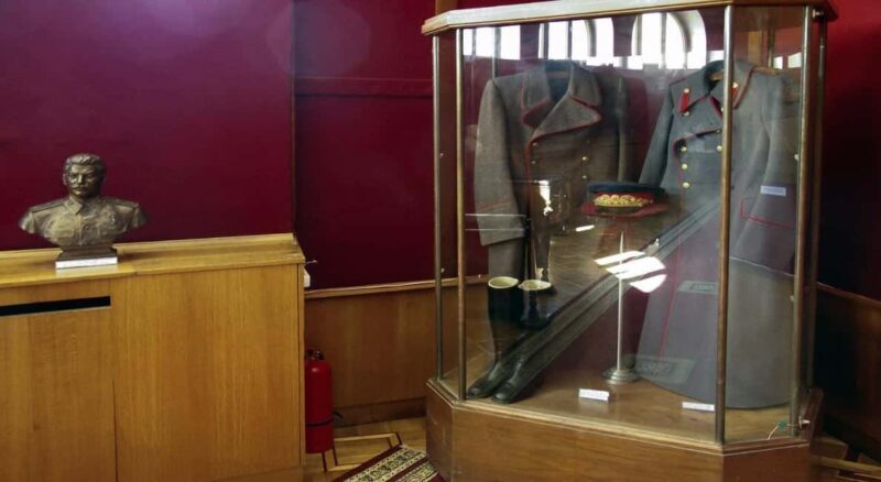 From Tbilisi: Mtskheta, Gori, and Uplistsikhe Day Trip - Gori and the Stalin Museum: A Controversial Look into History