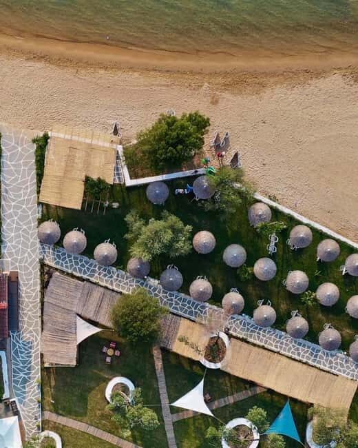 From Thessaloniki: Halkidiki Blue Lagoon Cruise with Lunch - The Food and Drinks