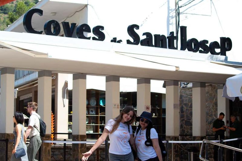 From Valencia: Cueva de Sant Josep Boat Tour with Guide - The 30-minute break outside: coffee, sights, and souvenirs