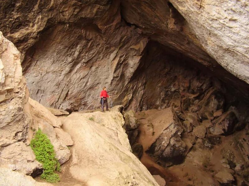 From Valencia: Montanejos Hiking Tour & Thermal Pools - Discovering Montanejos: The Perfect Nature Escape